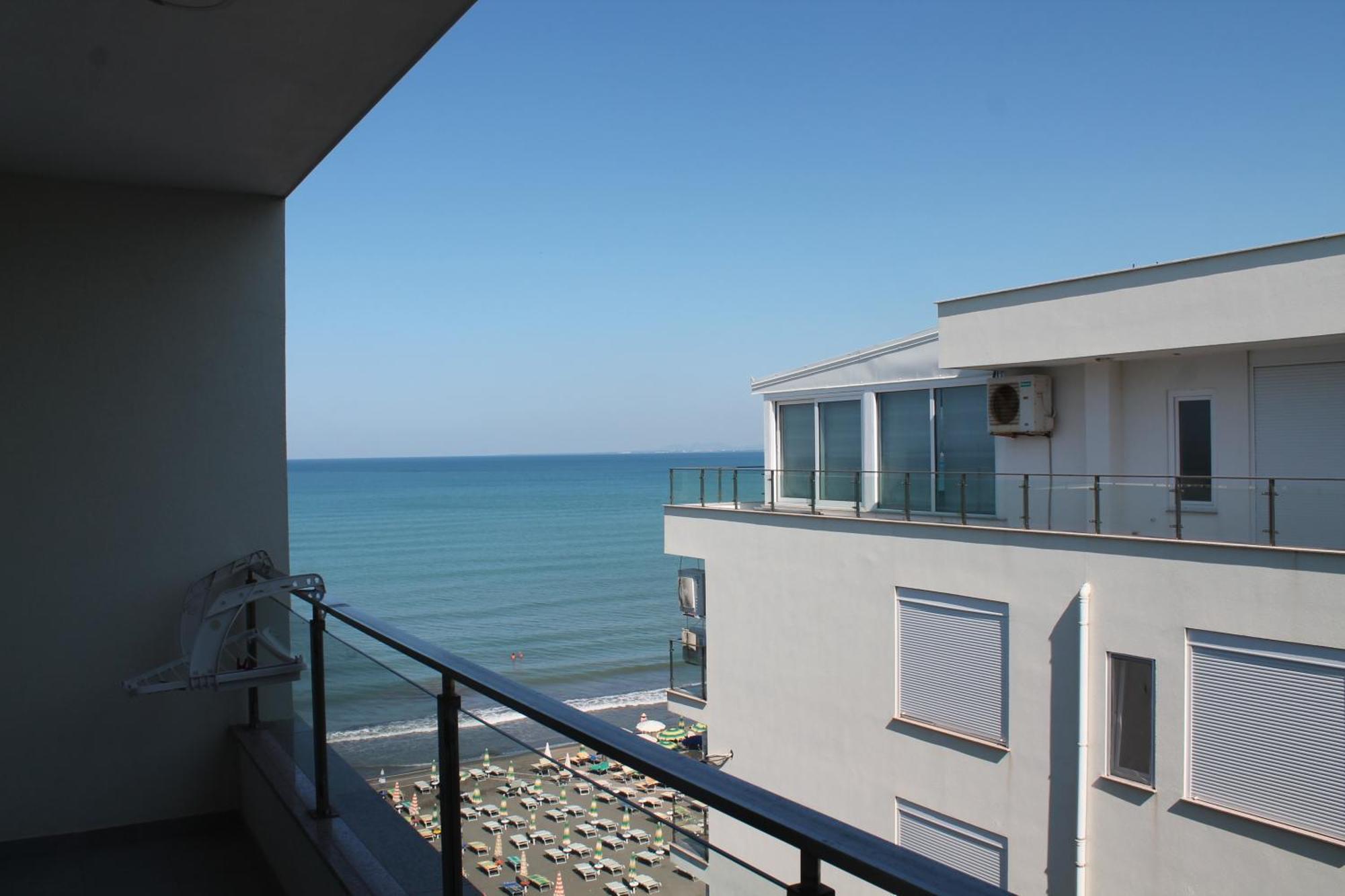 Roxhensi Shëngjin Exterior foto
